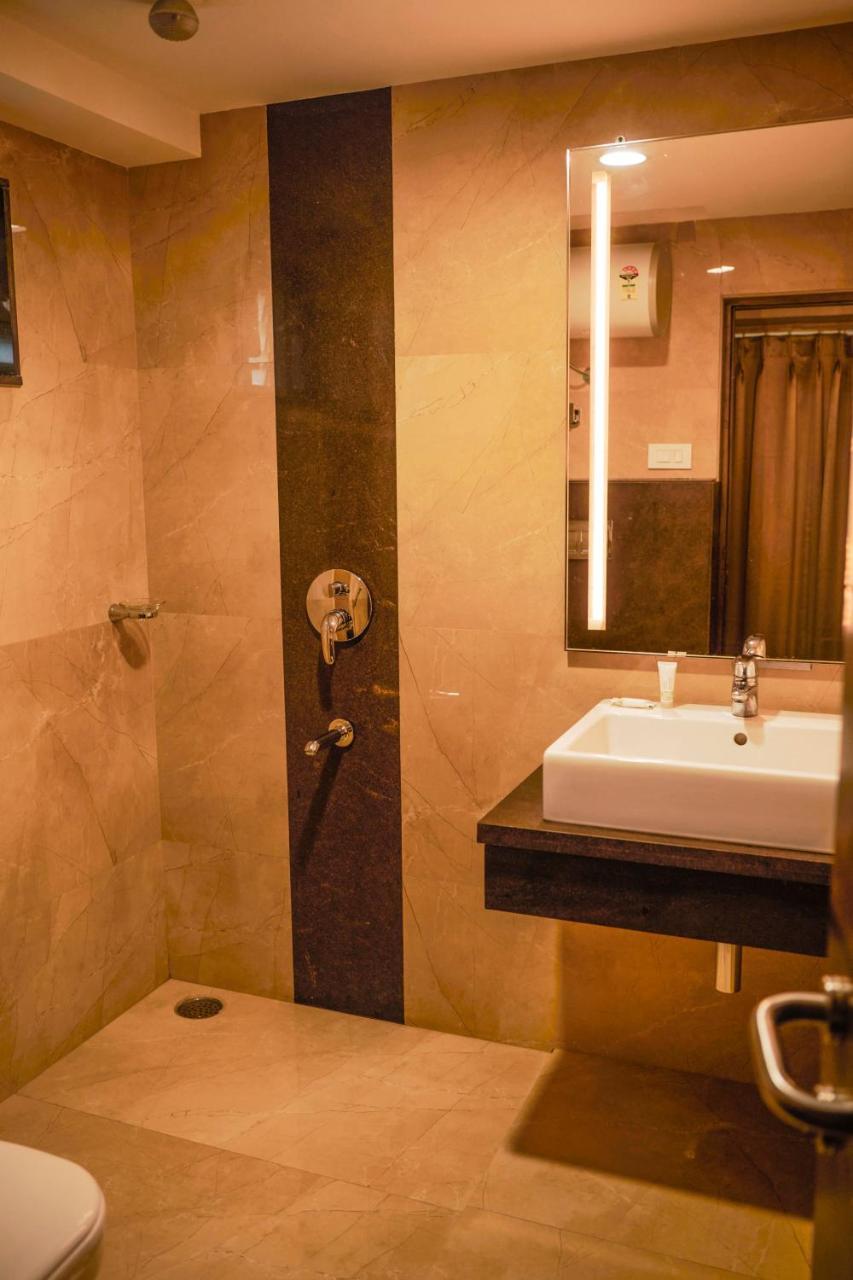 The Atithi Niwas Hotel Indore Exterior foto